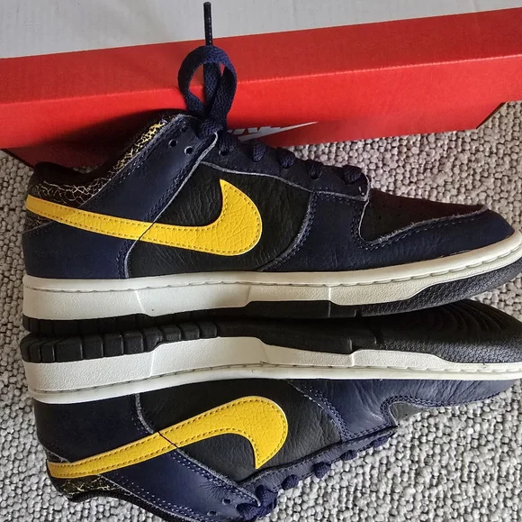 Nike Men's Dunk Low Vintage Michigan FZ4014 010 SIZE M 6 W 7.5 - Picture 7 of 8